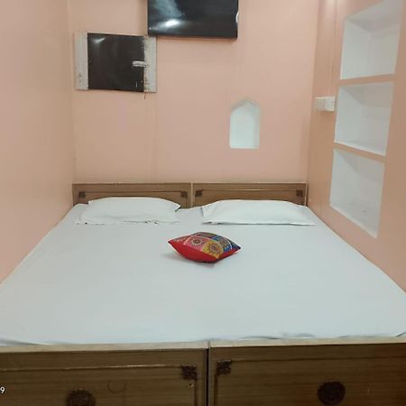 Ganga Paying Guest House Варанаси Стая снимка