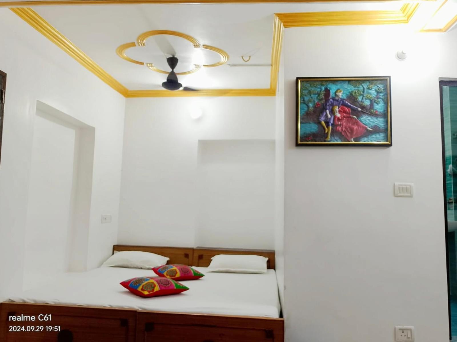 Ganga Paying Guest House Варанаси Стая снимка